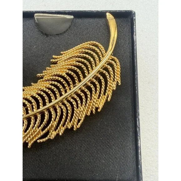 NOS Monet Gold Tone Feather Brooch Pin - Picture 2 of 5